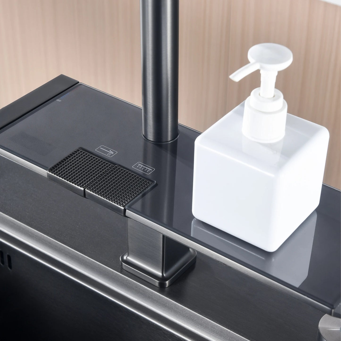 Luxury Brass Kitchen Faucet with Pull-Out Design and Waterfall Outlet